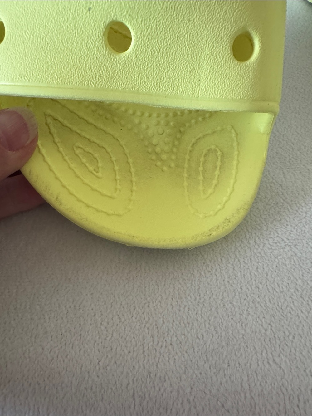 CROCS slides - Picture 4 of 10